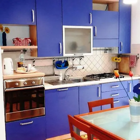 Libia Metro Station Shared Apt. Guest house *